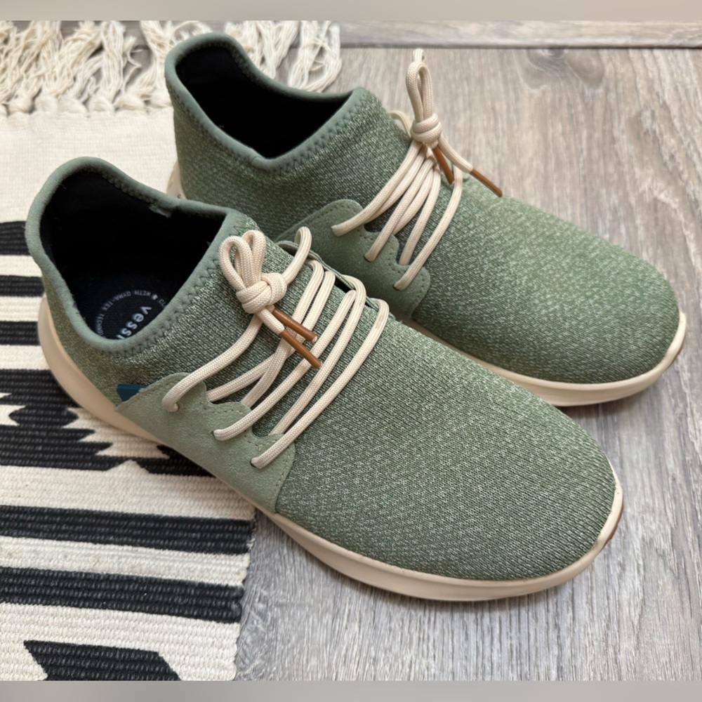 Vessi Everyday Classic Sneaker Fig Green on Off White Men’s Size 9 - Picture 2 of 11